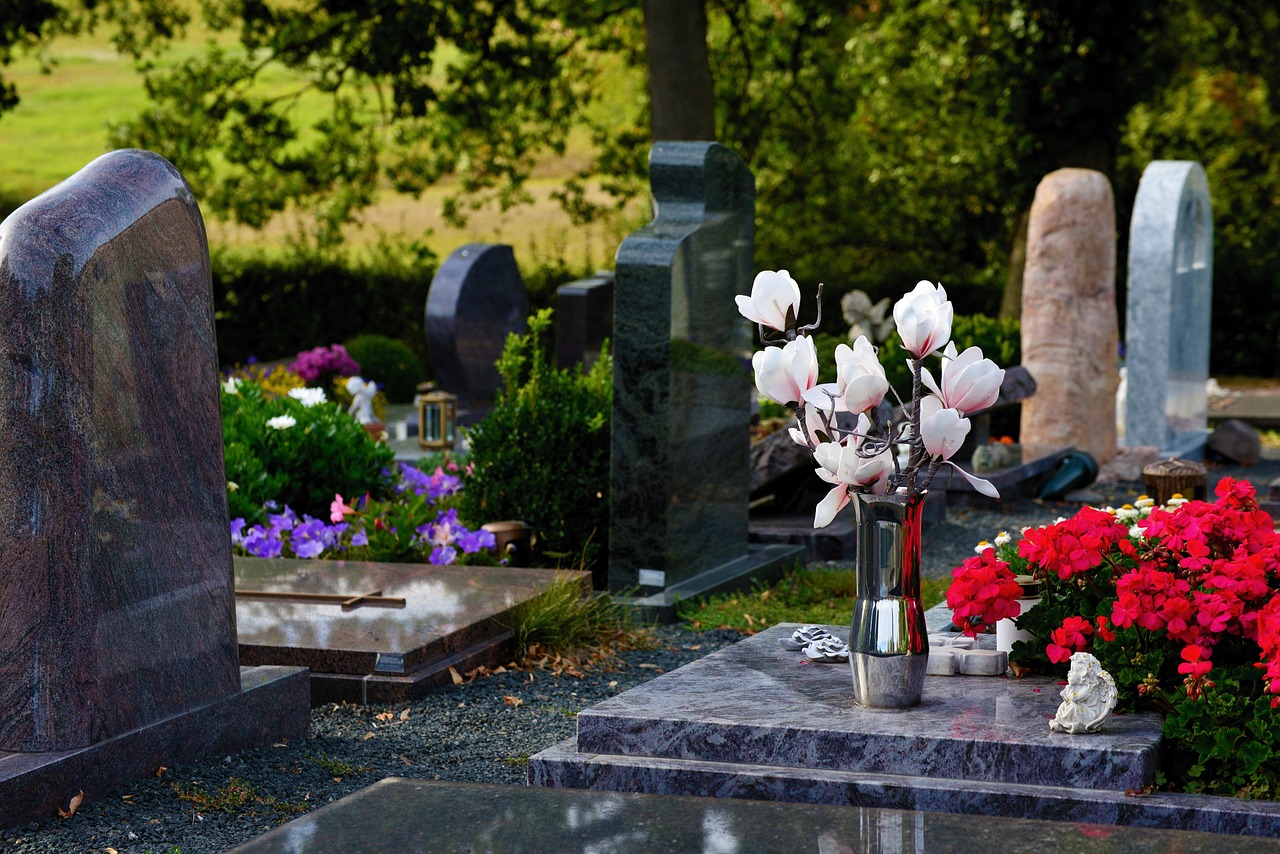 graves-3683272_1280 Présentation de l'offre embellissement de sépultures d'Artois Sépulture Services